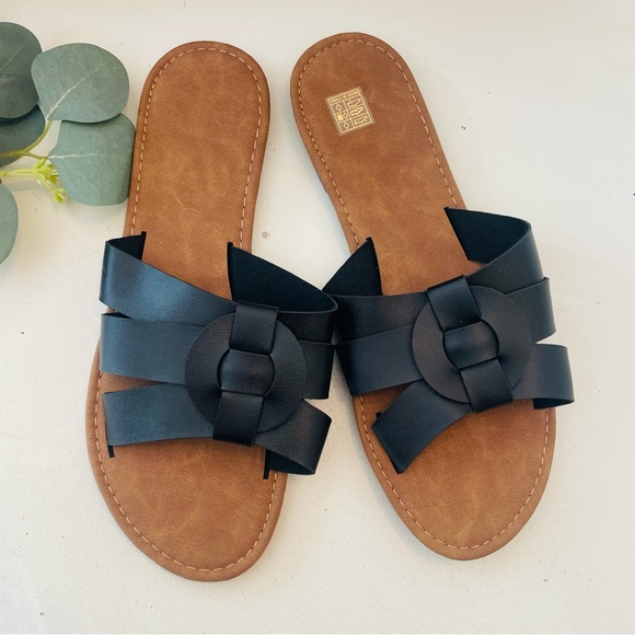 Strappy Criss Cross Slide Sandals - Picture 2 of 7